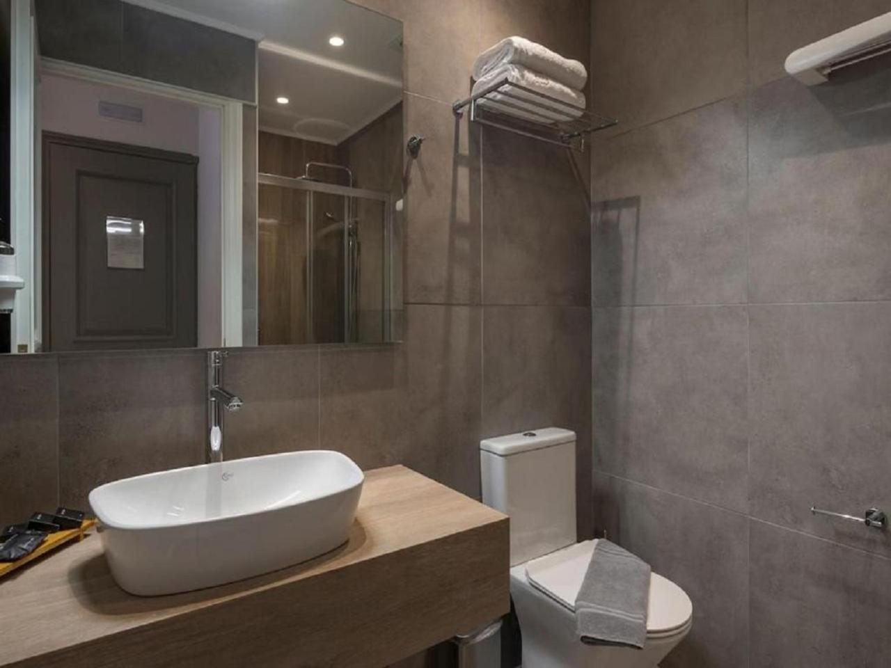 Hotel Linda Suites Near International Airport By La Casa Yeni Delhi Dış mekan fotoğraf