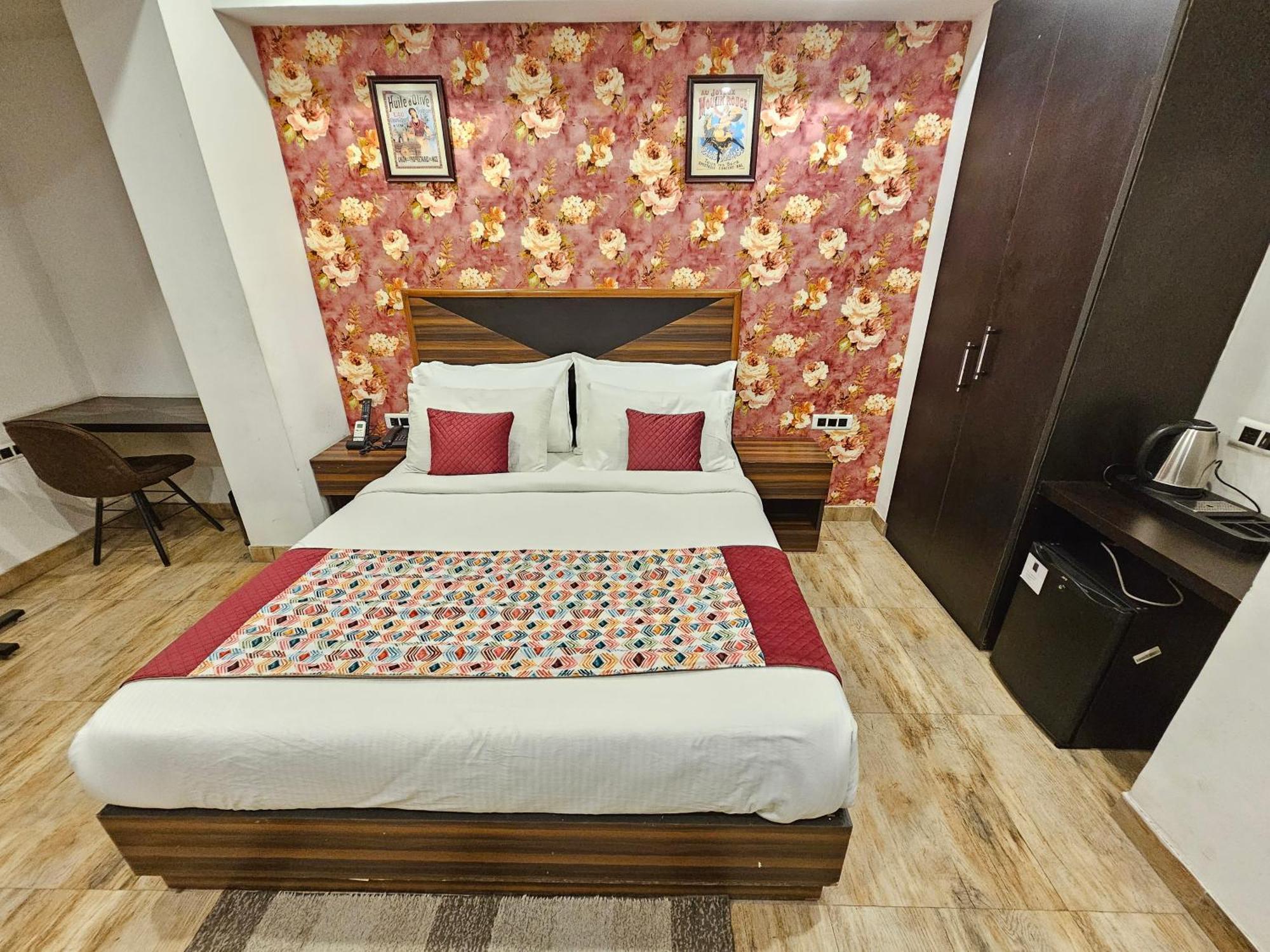Hotel Linda Suites Near International Airport By La Casa Yeni Delhi Dış mekan fotoğraf