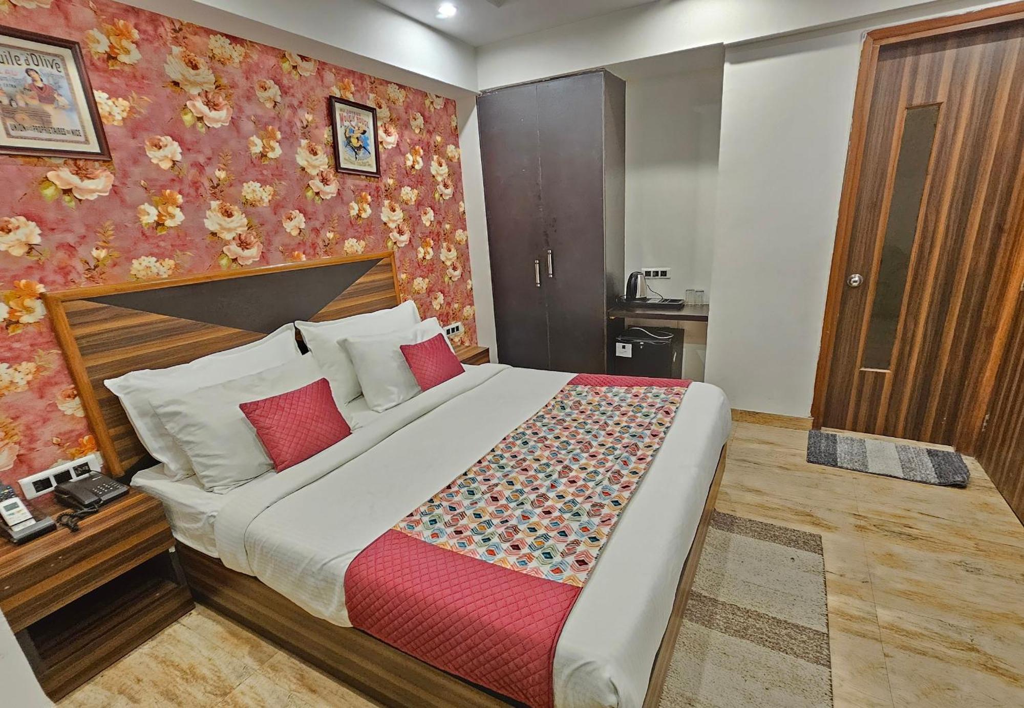 Hotel Linda Suites Near International Airport By La Casa Yeni Delhi Dış mekan fotoğraf