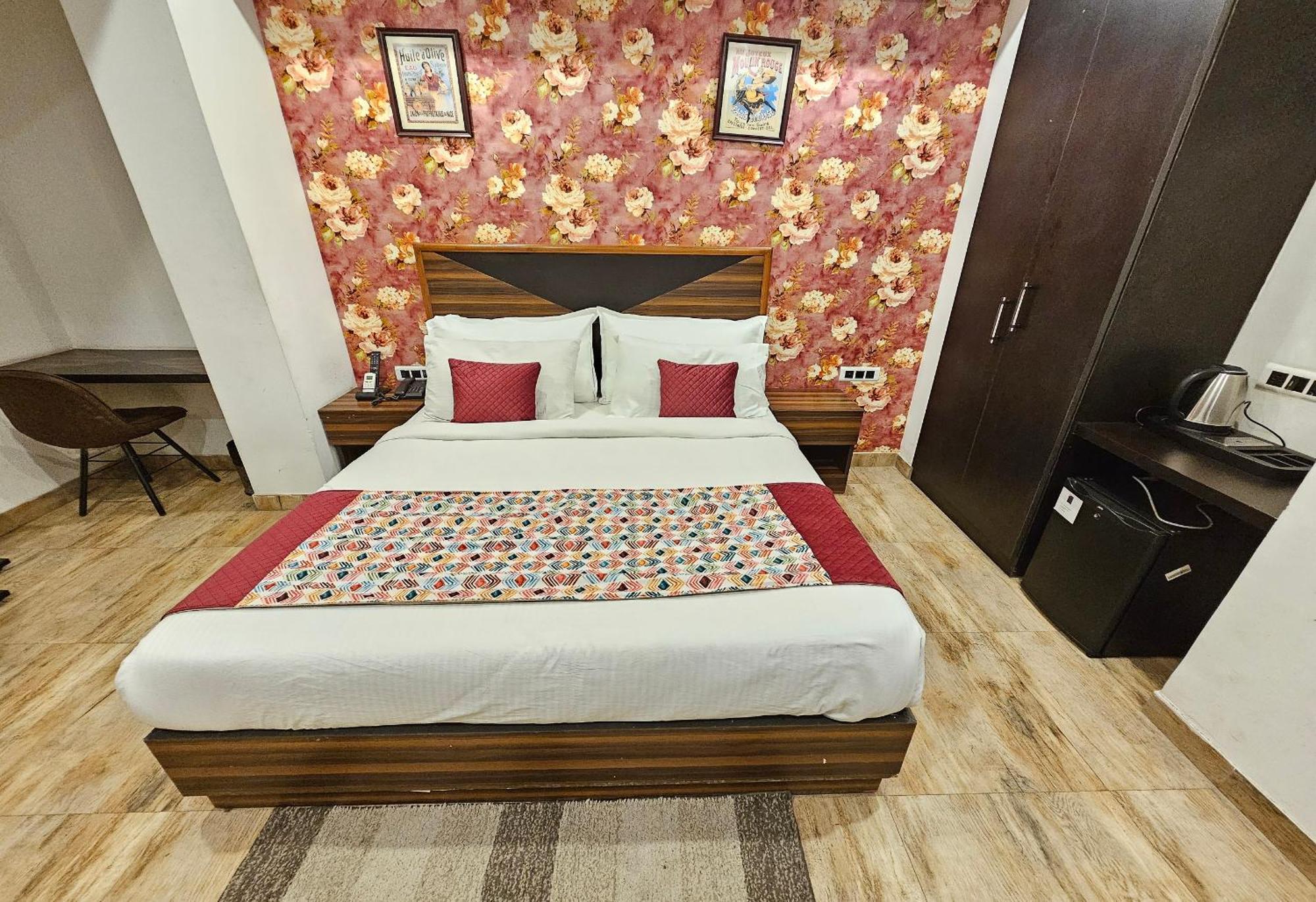 Hotel Linda Suites Near International Airport By La Casa Yeni Delhi Dış mekan fotoğraf